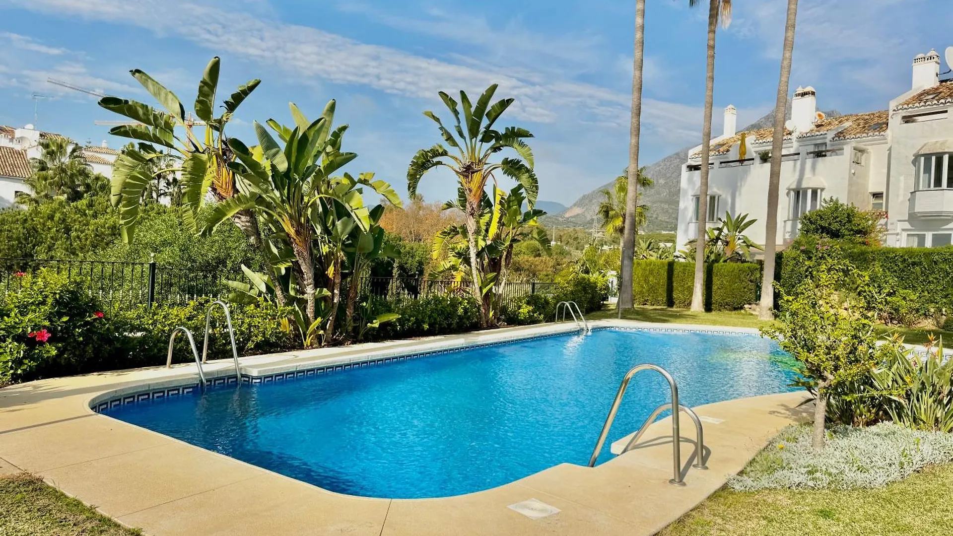 Arco Iris Puente Romano Townhouse Within A Short Walk To Puente Romano Luxury Complex And The Beach Promenade - Eaw Homes Marbella 0*,  Spain