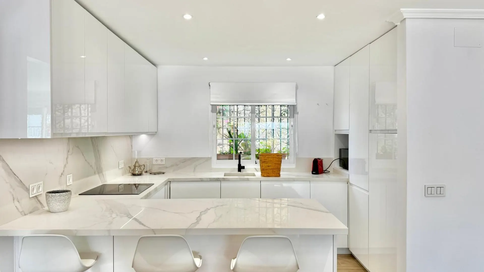 Holiday home Arco Iris Puente Romano Townhouse Within A Short Walk To Puente Romano Luxury Complex And The Beach Promenade - Eaw Homes Marbella