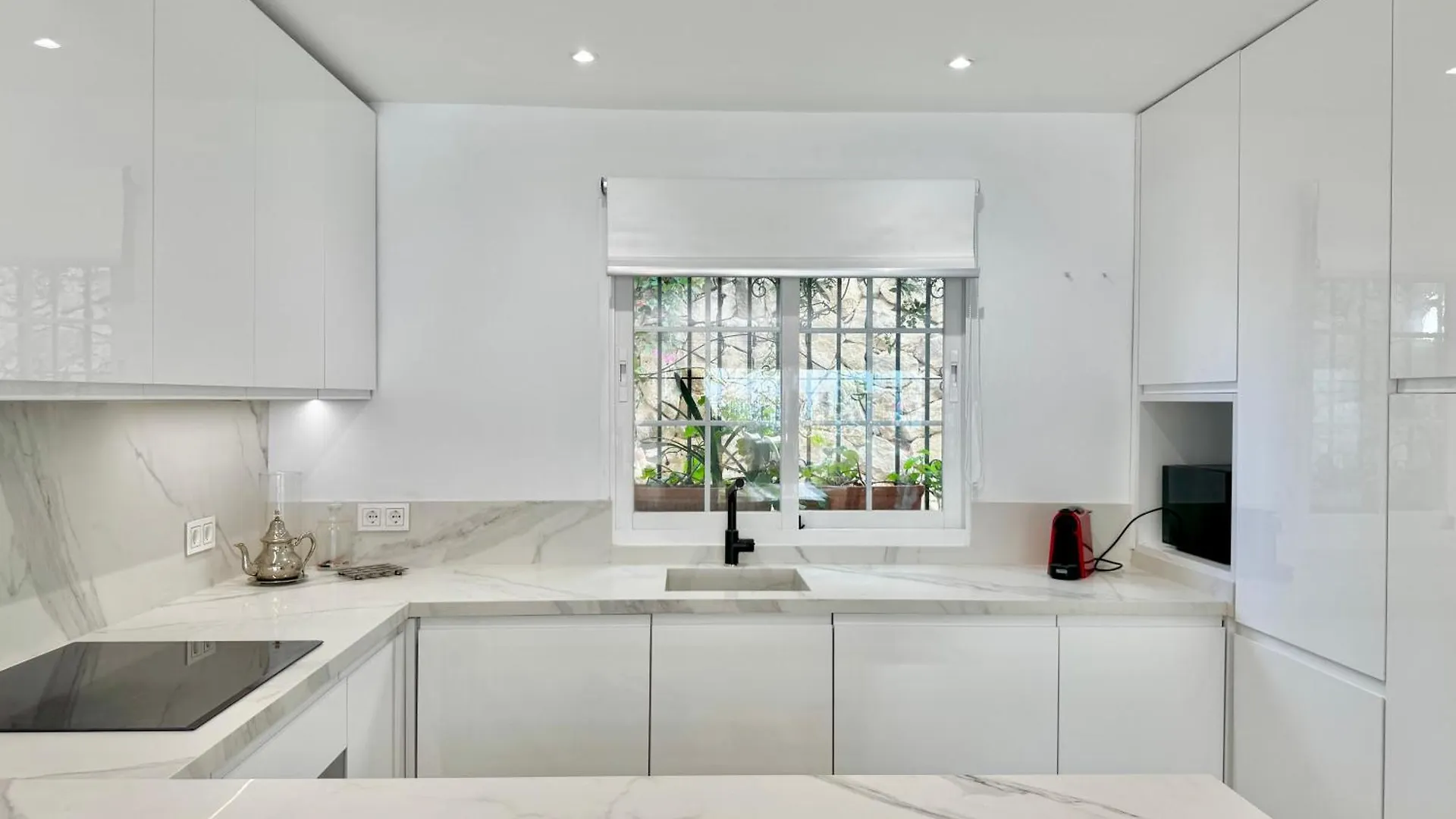 Feriehus Arco Iris Puente Romano Townhouse Within A Short Walk To Puente Romano Luxury Complex And The Beach Promenade - Eaw Homes Marbella Spanien