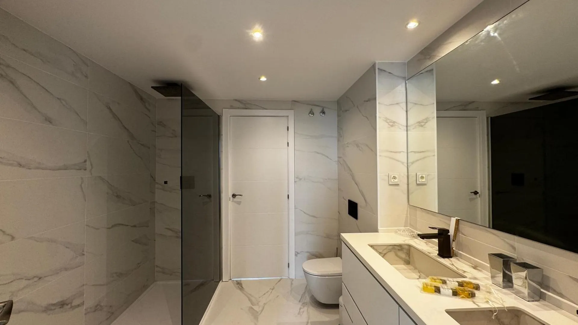 Arco Iris Puente Romano Townhouse Within A Short Walk To Puente Romano Luxury Complex And The Beach Promenade - Eaw Homes Marbella