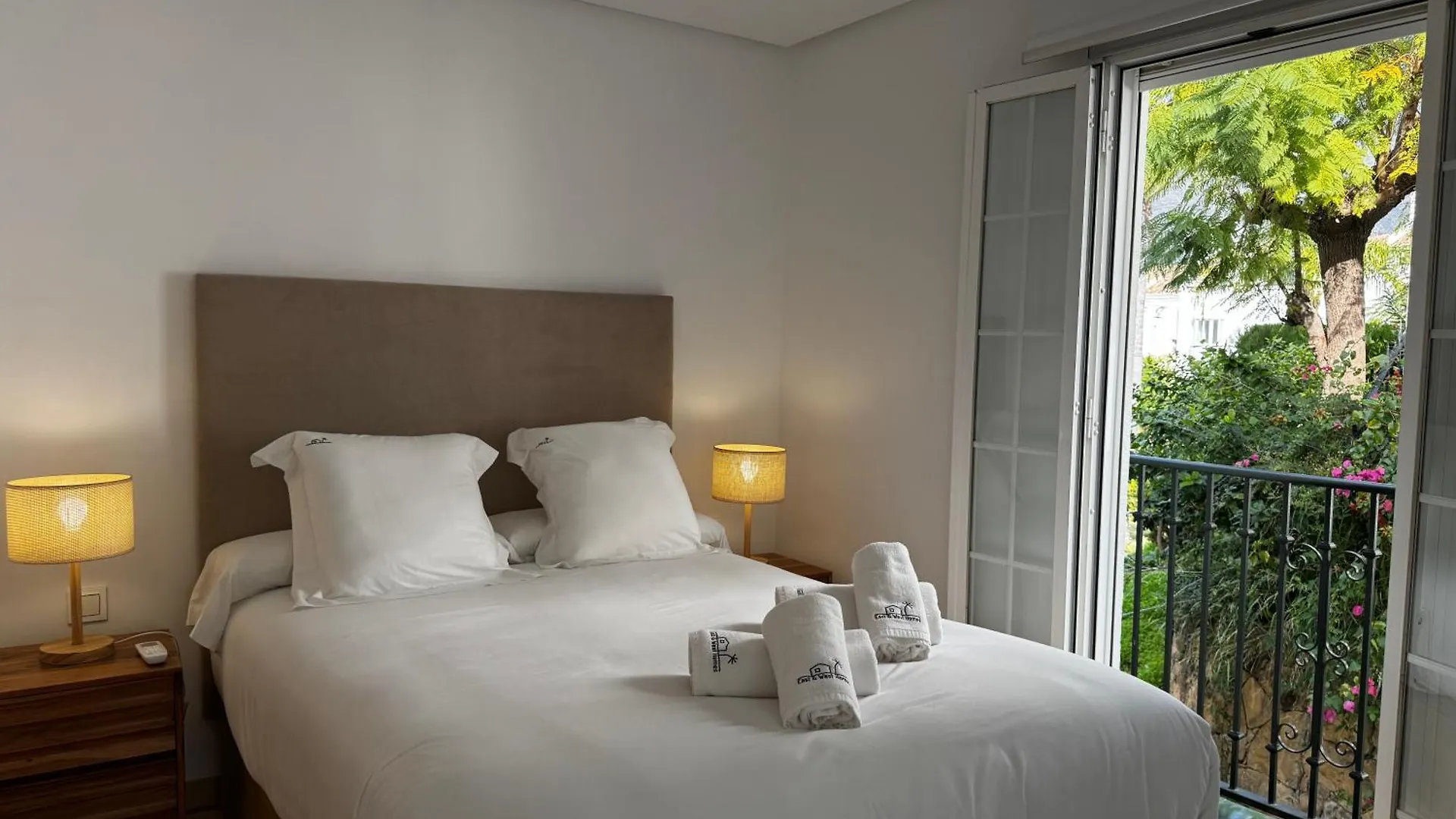 Feriehus Arco Iris Puente Romano Townhouse Within A Short Walk To Puente Romano Luxury Complex And The Beach Promenade - Eaw Homes Marbella