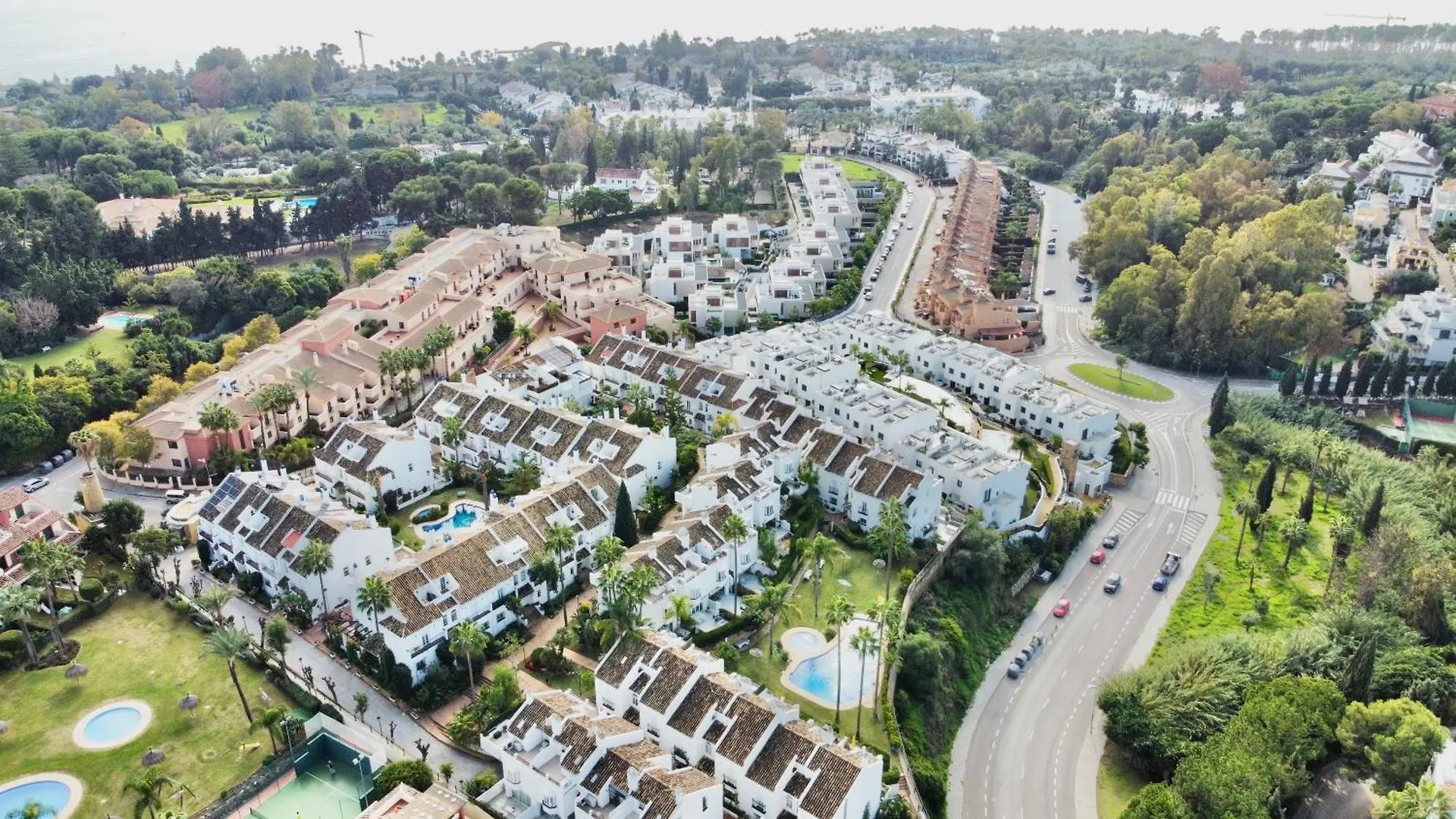 Arco Iris Puente Romano Townhouse Within A Short Walk To Puente Romano Luxury Complex And The Beach Promenade - Eaw Homes Marbella 0*,  Spanien