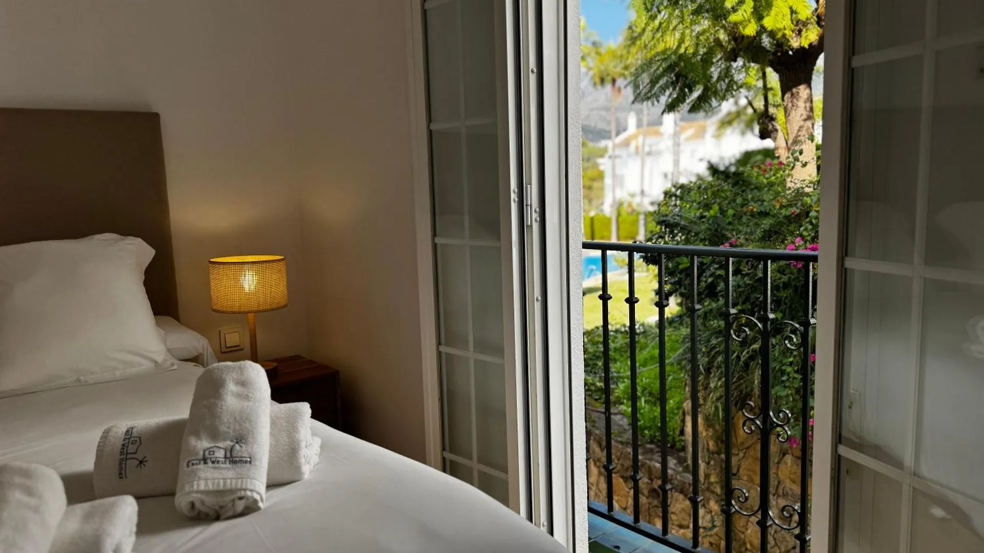 Arco Iris Puente Romano Townhouse Within A Short Walk To Puente Romano Luxury Complex And The Beach Promenade - Eaw Homes Marbella Spanien