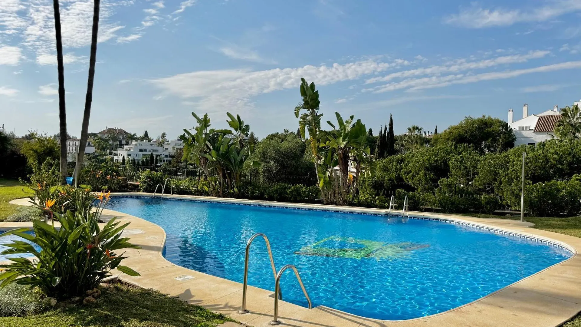 Arco Iris Puente Romano Townhouse Within A Short Walk To Puente Romano Luxury Complex And The Beach Promenade - Eaw Homes Marbella Feriehus